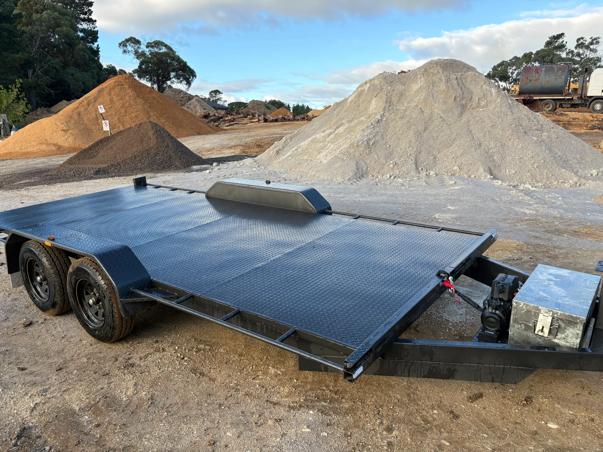 16' Car Trailer 2T (Semi-Flat) - with straps & 12v winch (Reg: 53798C)